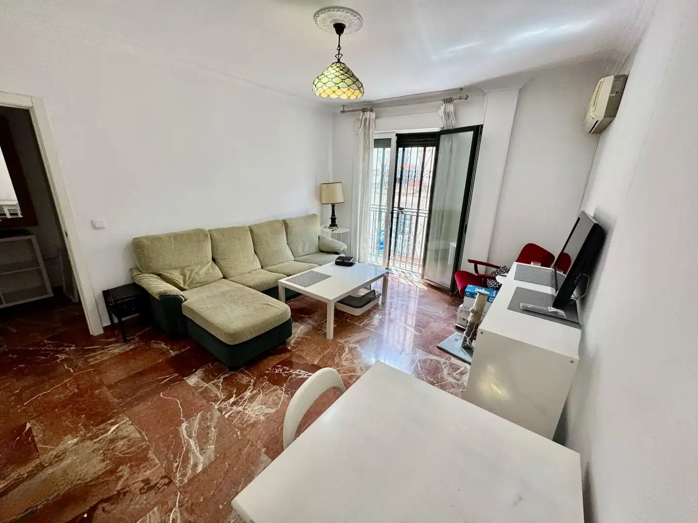 Sala de estar de Piso de alquiler en Sevilla con Aire acondicionado y Balcón