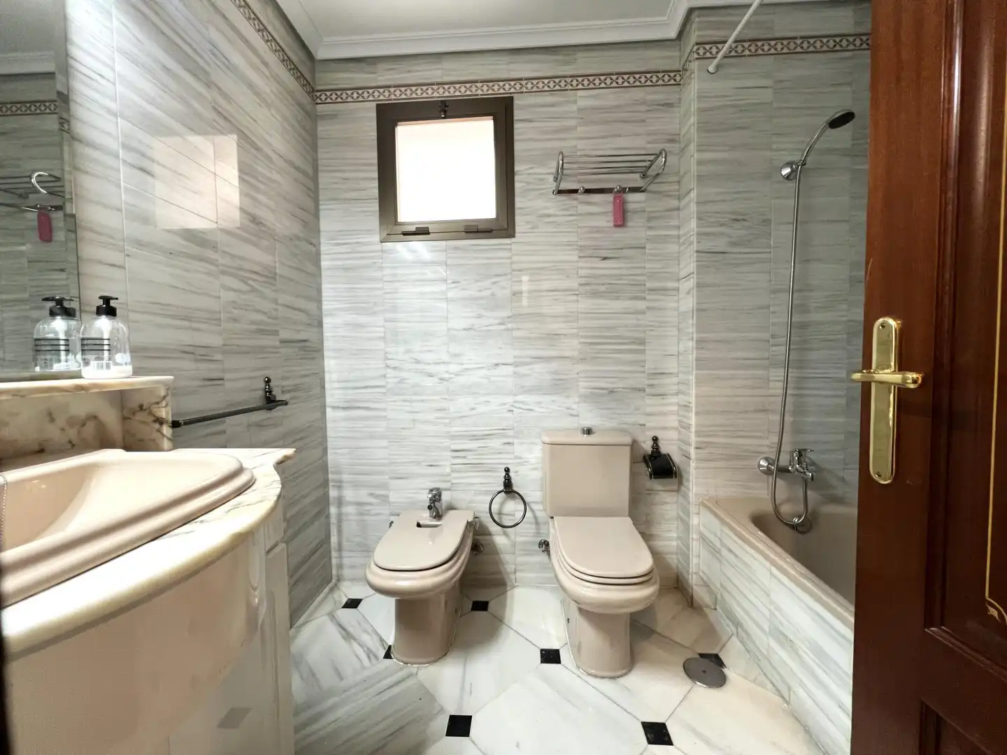 Badezimmer von Wohnung zur Miete in Córdoba