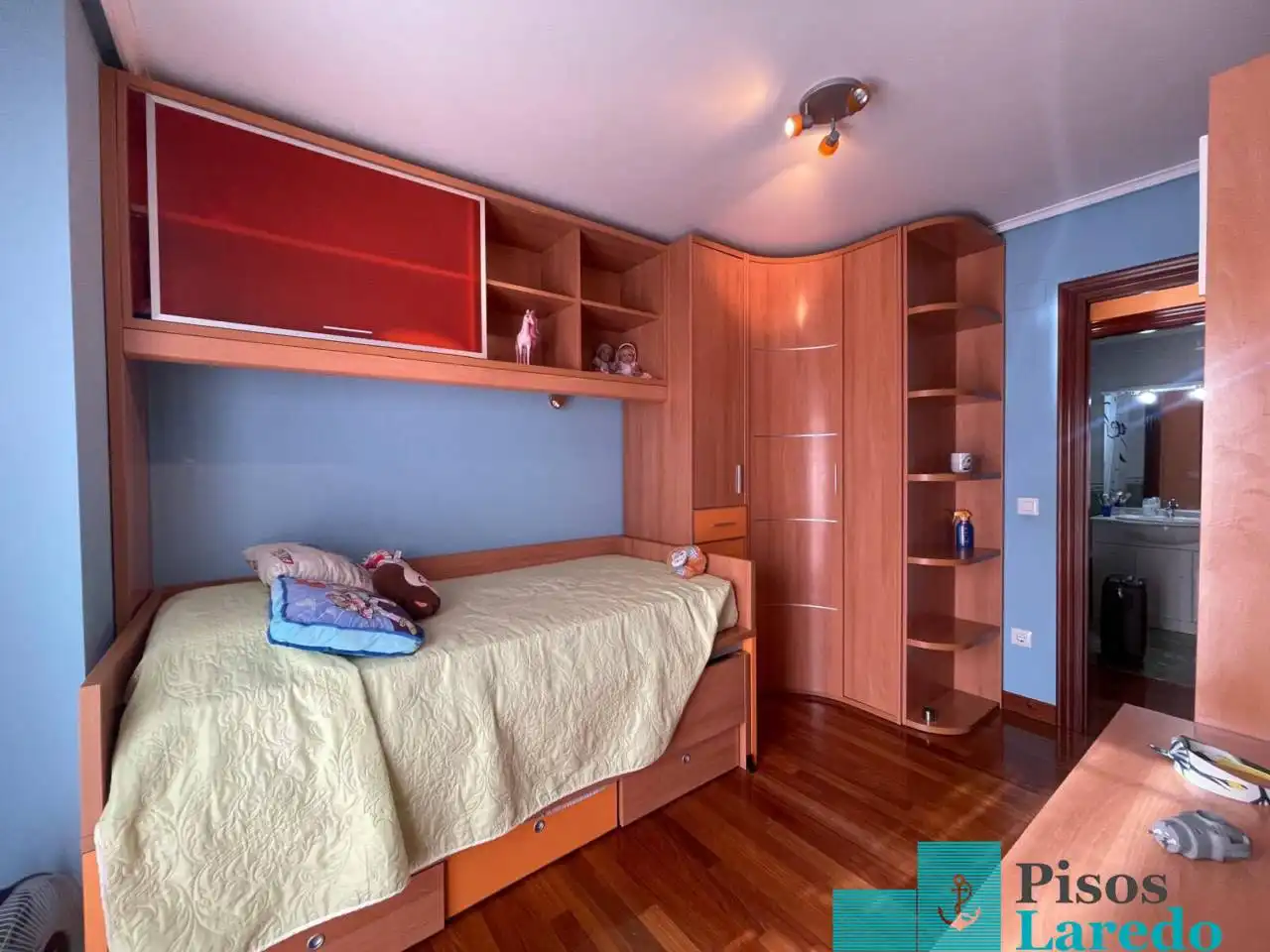 Bedroom of Flat for sale in Voto  with Air Conditioner, Heating and Storage room