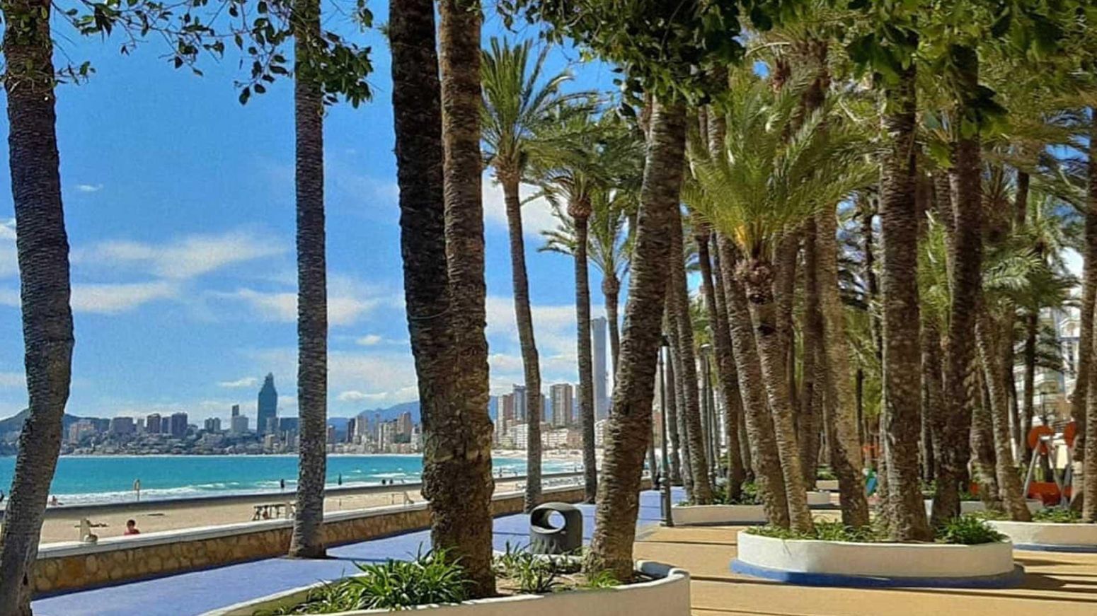 Vista exterior de Garatge en venda en Benidorm