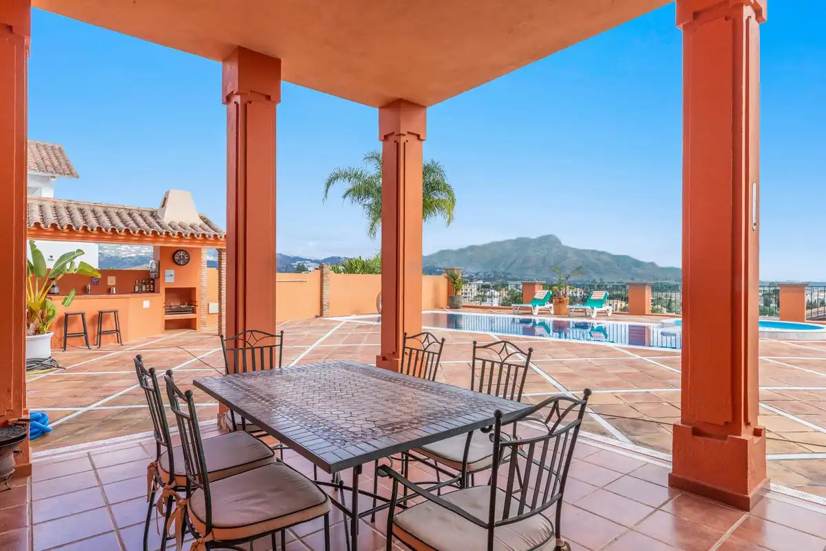 Chalet con piscina en venta en Calle Benahavis, imagen 3