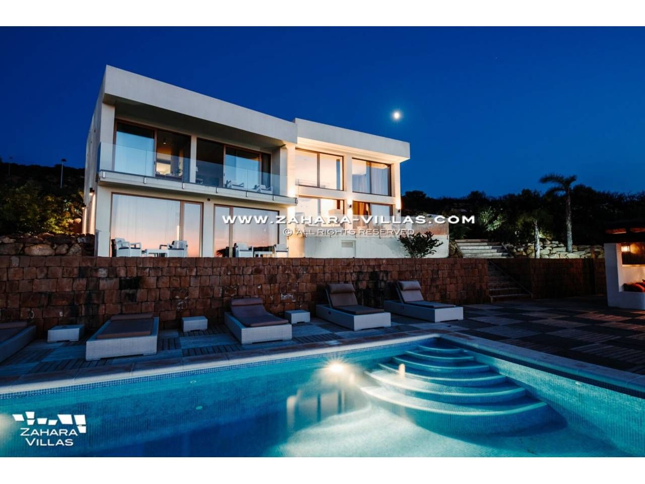 Vista exterior de Casa o xalet en venda en Zahara de los Atunes amb Jardí privat, Terrassa i Piscina