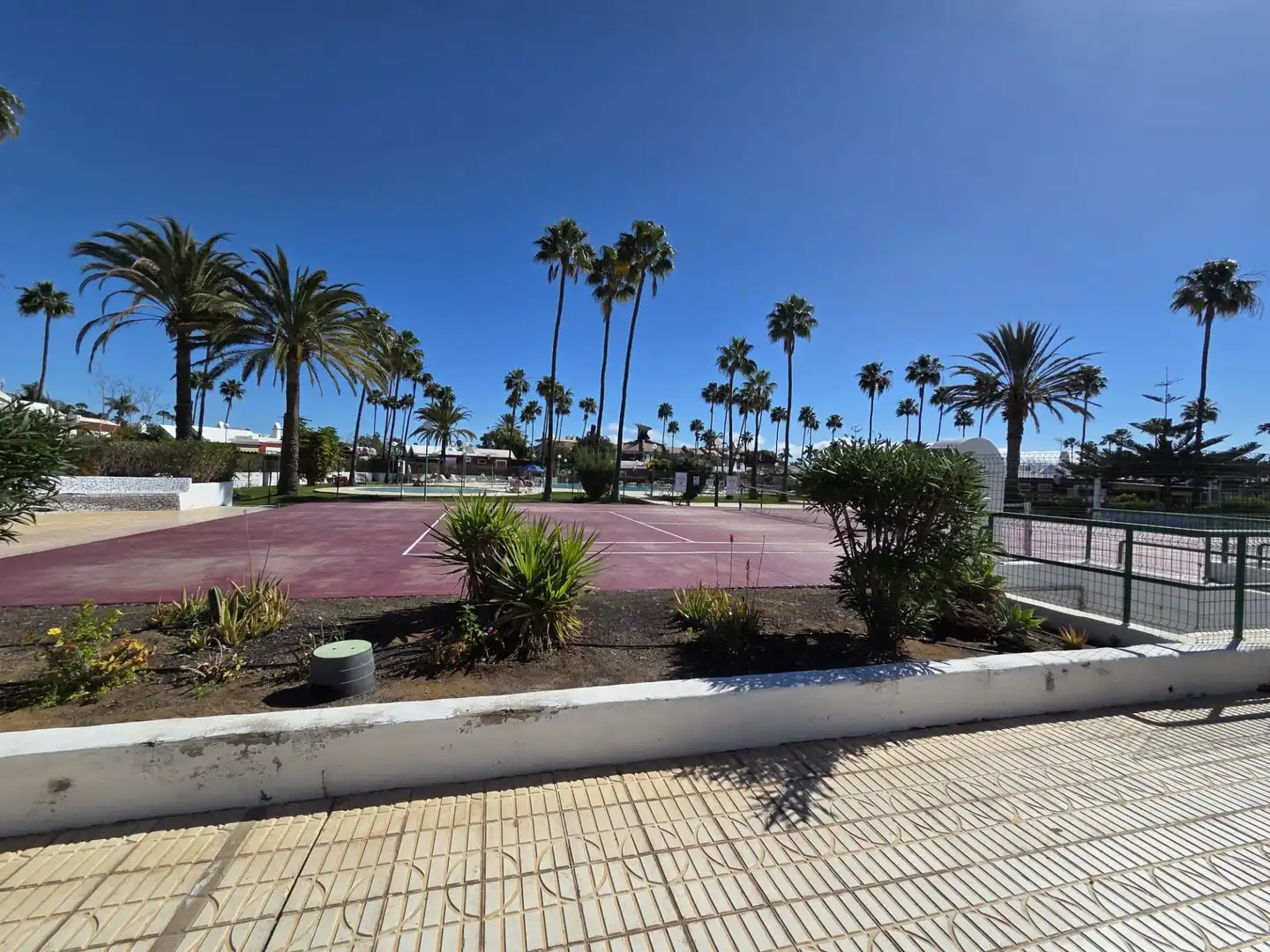 Vista exterior de Casa o xalet en venda en San Bartolomé de Tirajana amb Aire condicionat, Jardí privat i Terrassa