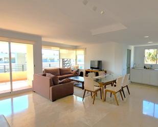 Sala d'estar de Apartament de lloguer en  Palma de Mallorca amb Aire condicionat, Moblat i Piscina comunitària