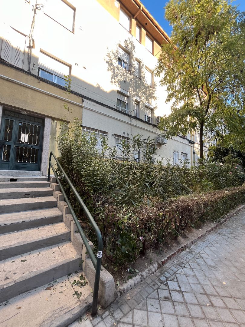 Exterior view of Flat for sale in  Madrid Capital  with Furnished