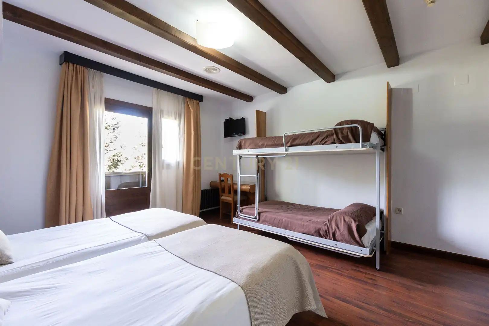 Schlafzimmer von Gebäude zum Verkauf in Sierra Nevada mit Gemeinschaftspool