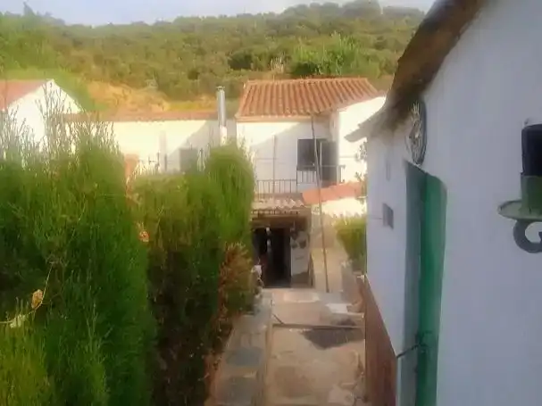 Vista exterior de Pis en venda en San Nicolás del Puerto amb Jardí privat, Traster i Moblat
