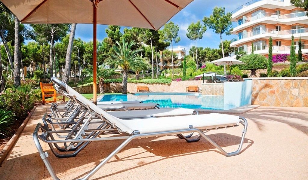Piscina de Apartament en venda en Calvià amb Aire condicionat, Calefacció i Jardí privat