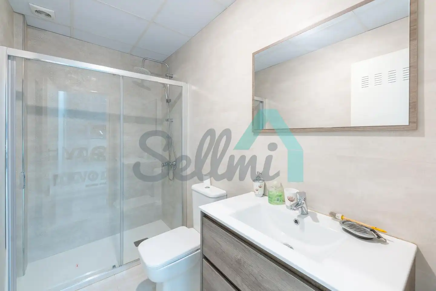 Baño de Local en venta en Oviedo 