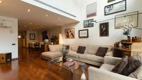 Sala de estar de Casa adosada en venta en  Barcelona Capital con Aire acondicionado y Terraza