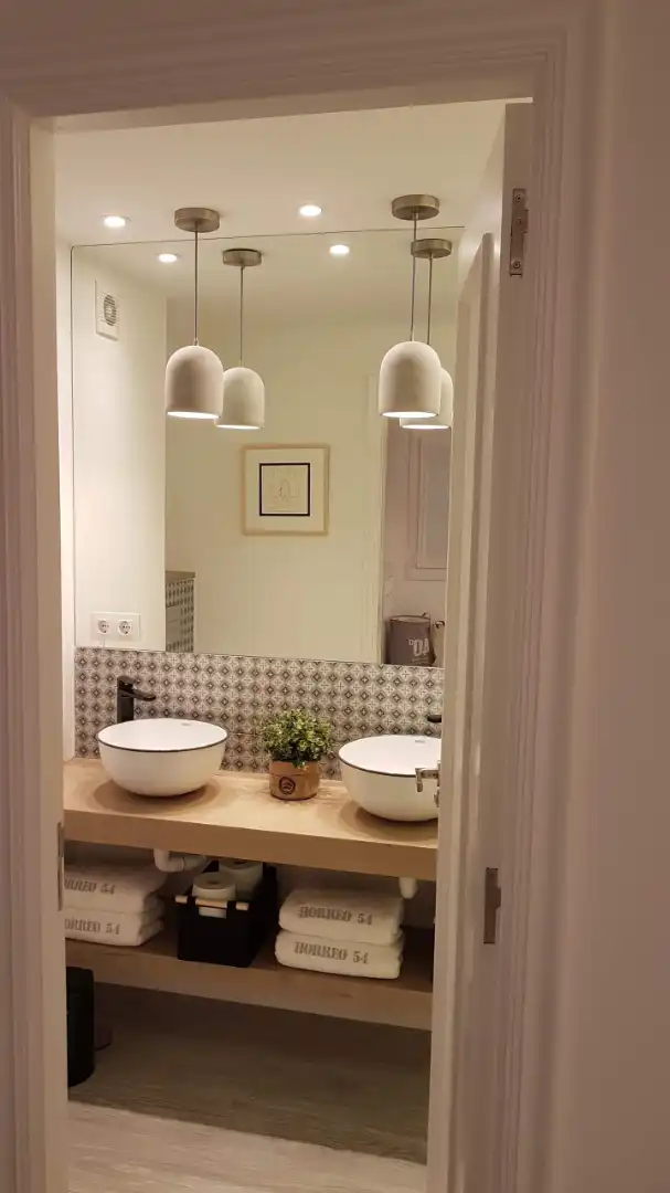 Badezimmer von Wohnung zur Miete in Santiago de Compostela  mit Heizung, Möbliert und Balkon