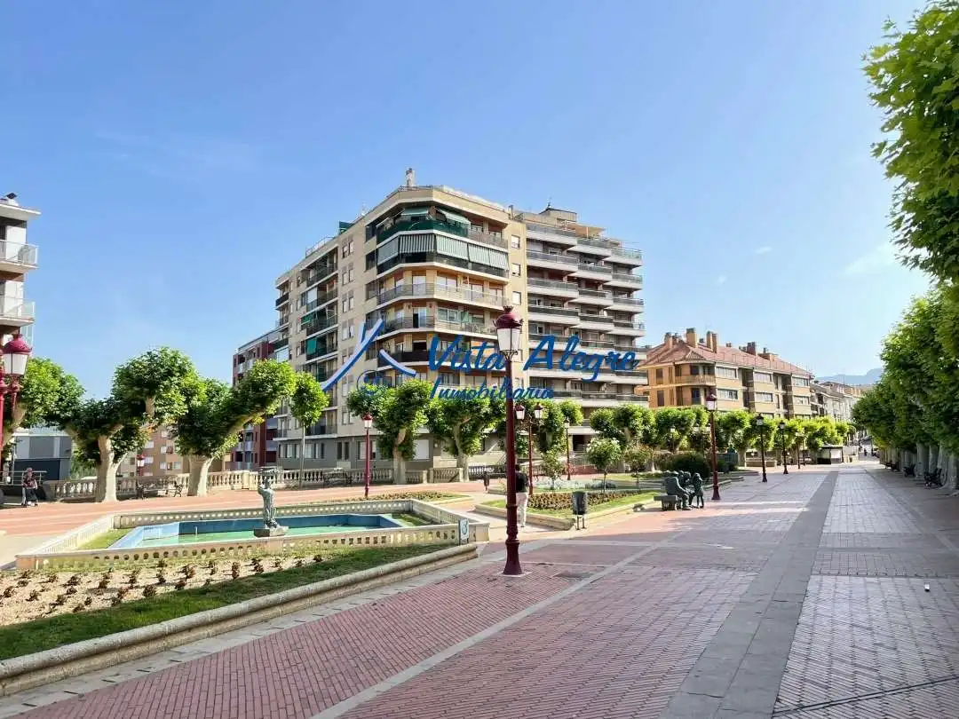 Vista exterior de Piso en venta en Haro con Calefacción, Terraza y Trastero