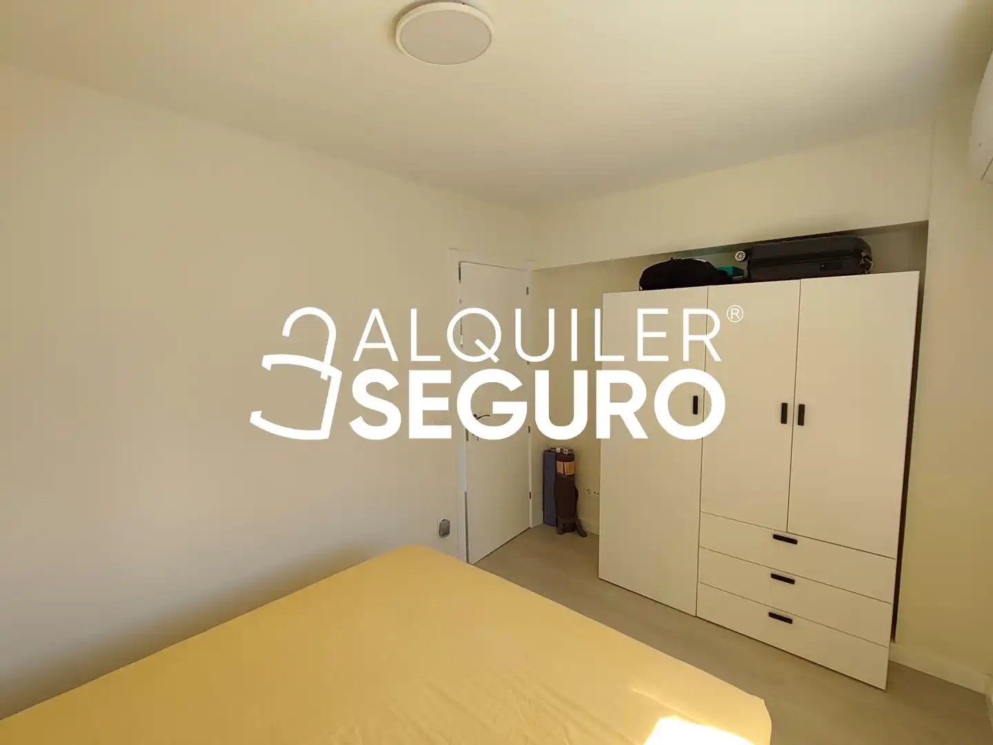 Schlafzimmer von Wohnung zur Miete in Madrid mit Klimaanlage und Heizung