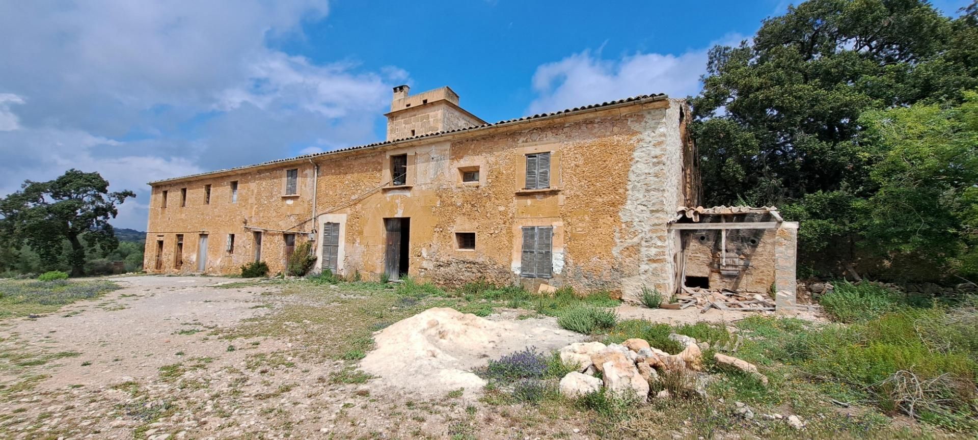 Vista exterior de Finca rústica en venda en Sant Llorenç des Cardassar amb Aire condicionat, Calefacció i Jardí privat