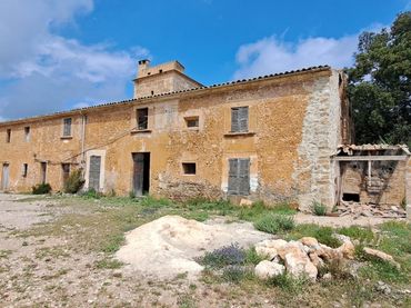 Casa rústica con balcón en venta en Sant Llorenç des Cardassar