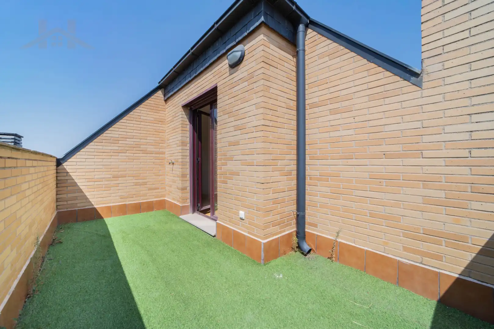 Vista exterior de Àtic en venda en Boadilla del Monte amb Aire condicionat, Calefacció i Parquet