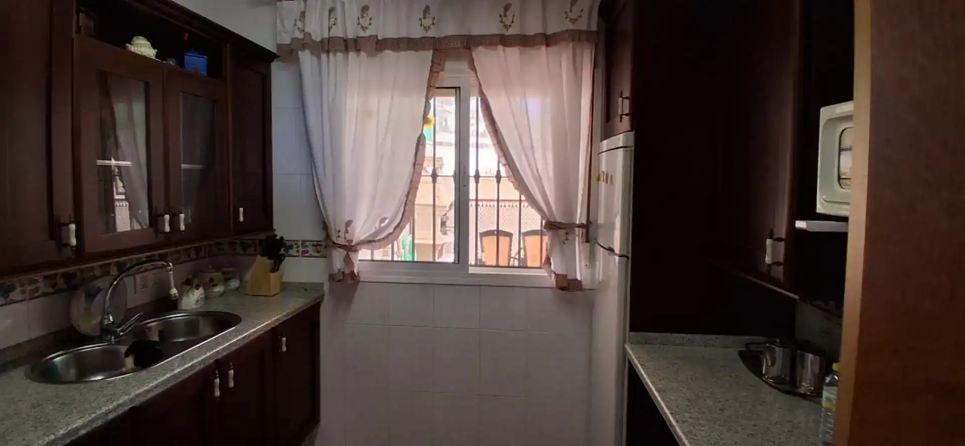 Cuina de Casa adosada en venda en El Real de la Jara amb Aire condicionat, Jardí privat i Traster