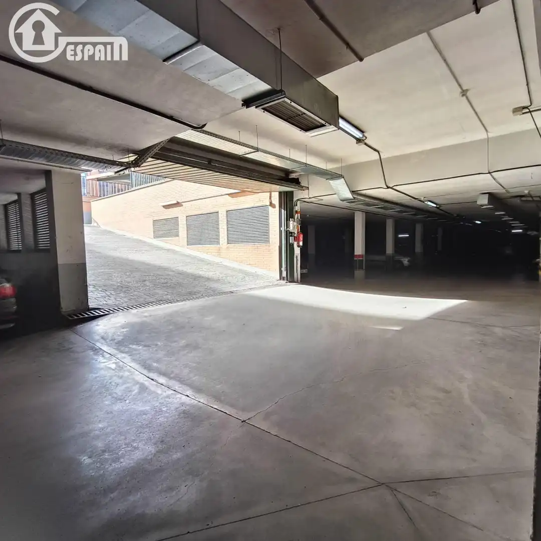 Garage for rent in Calle de los Timbales, 5, Cuatro vientos