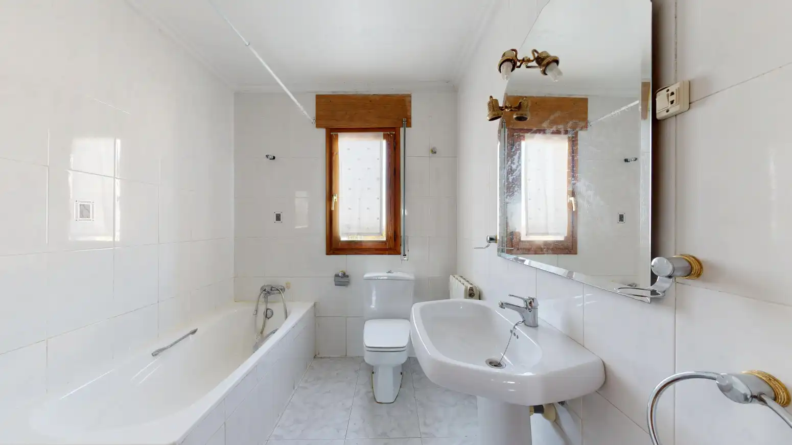 Baño de Piso en venta en Carcastillo con Calefacción