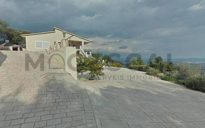 Vista exterior de Casa o xalet en venda en Caldes de Montbui amb Terrassa, Piscina i Balcó