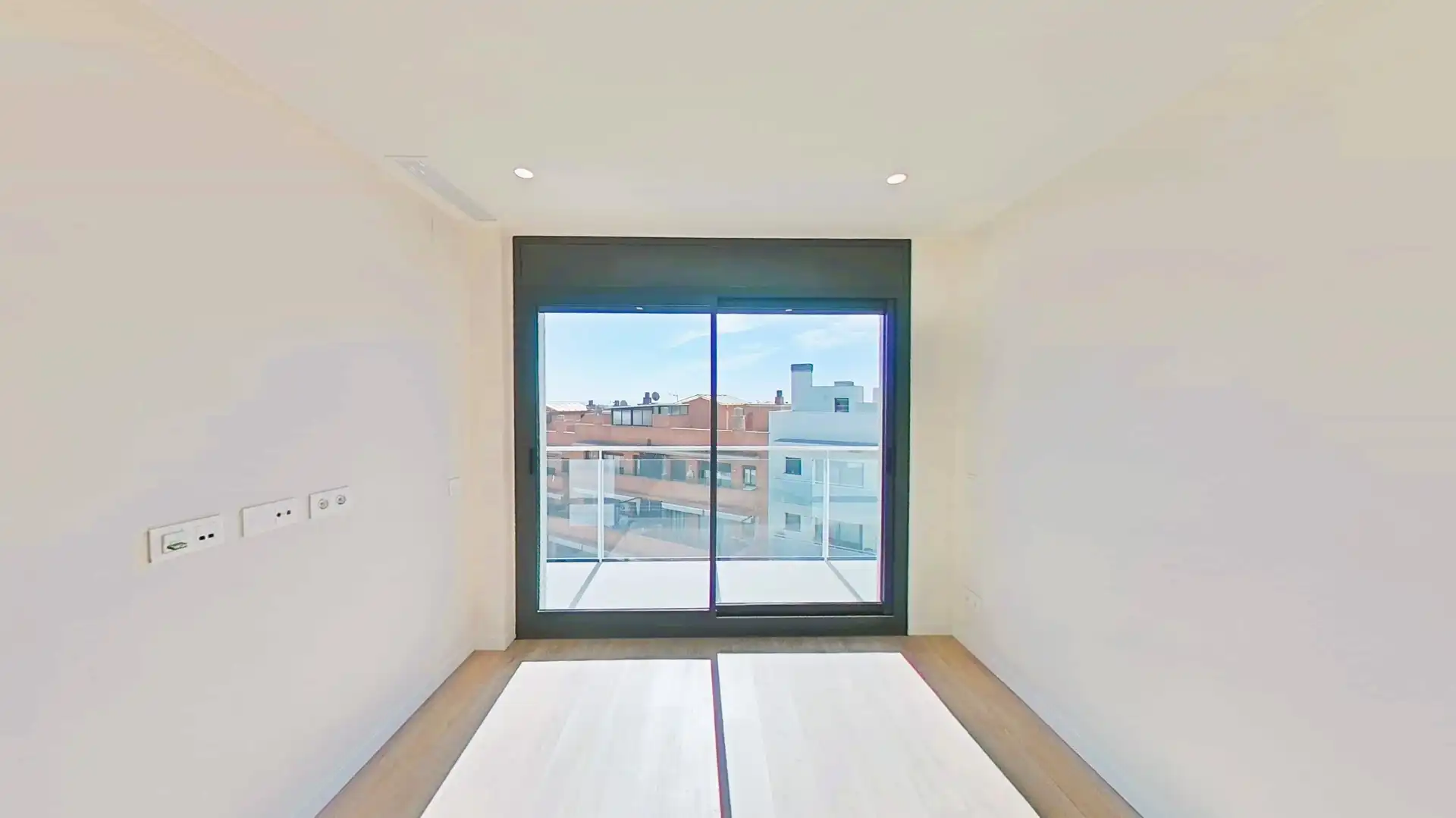 Habitación de Ático en venta en Cubelles con Aire acondicionado, Calefacción y Jardín privado