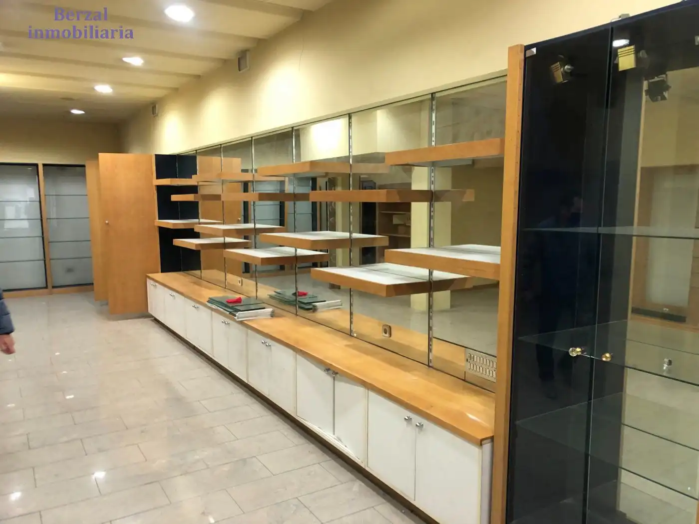 Local comercial de lloguer a Calle Vara de Rey, imagen 5