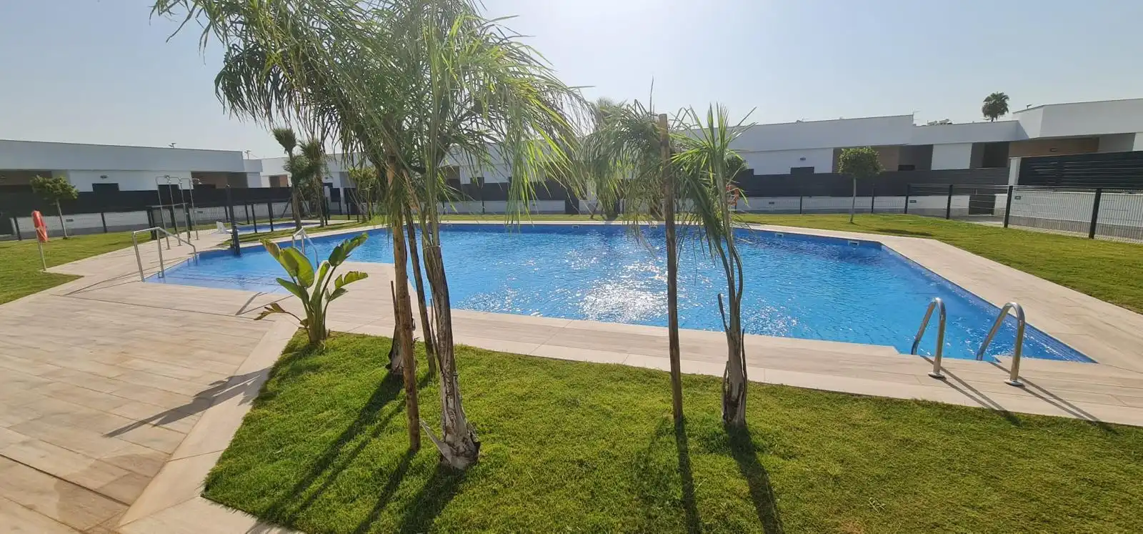 Schwimmbecken von Wohnung zur Miete in La Rinconada mit Klimaanlage, Heizung und Terrasse