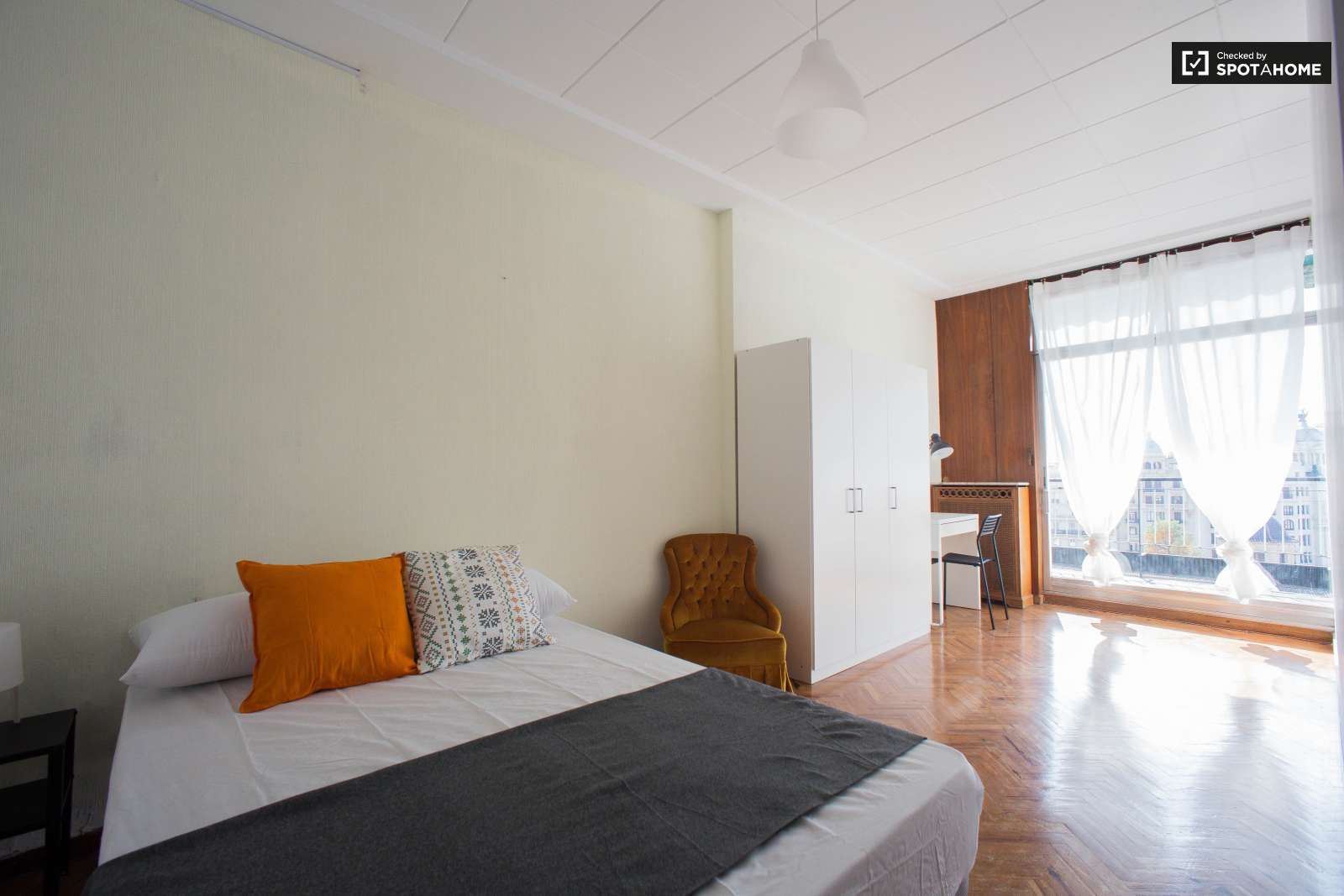 Bedroom of Flat to share in  Valencia Capital  with Air Conditioner, Heating and Terrace