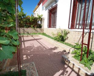 Jardí de Casa adosada en venda en Casas de Juan Núñez amb Aire condicionat, Terrassa i Balcó