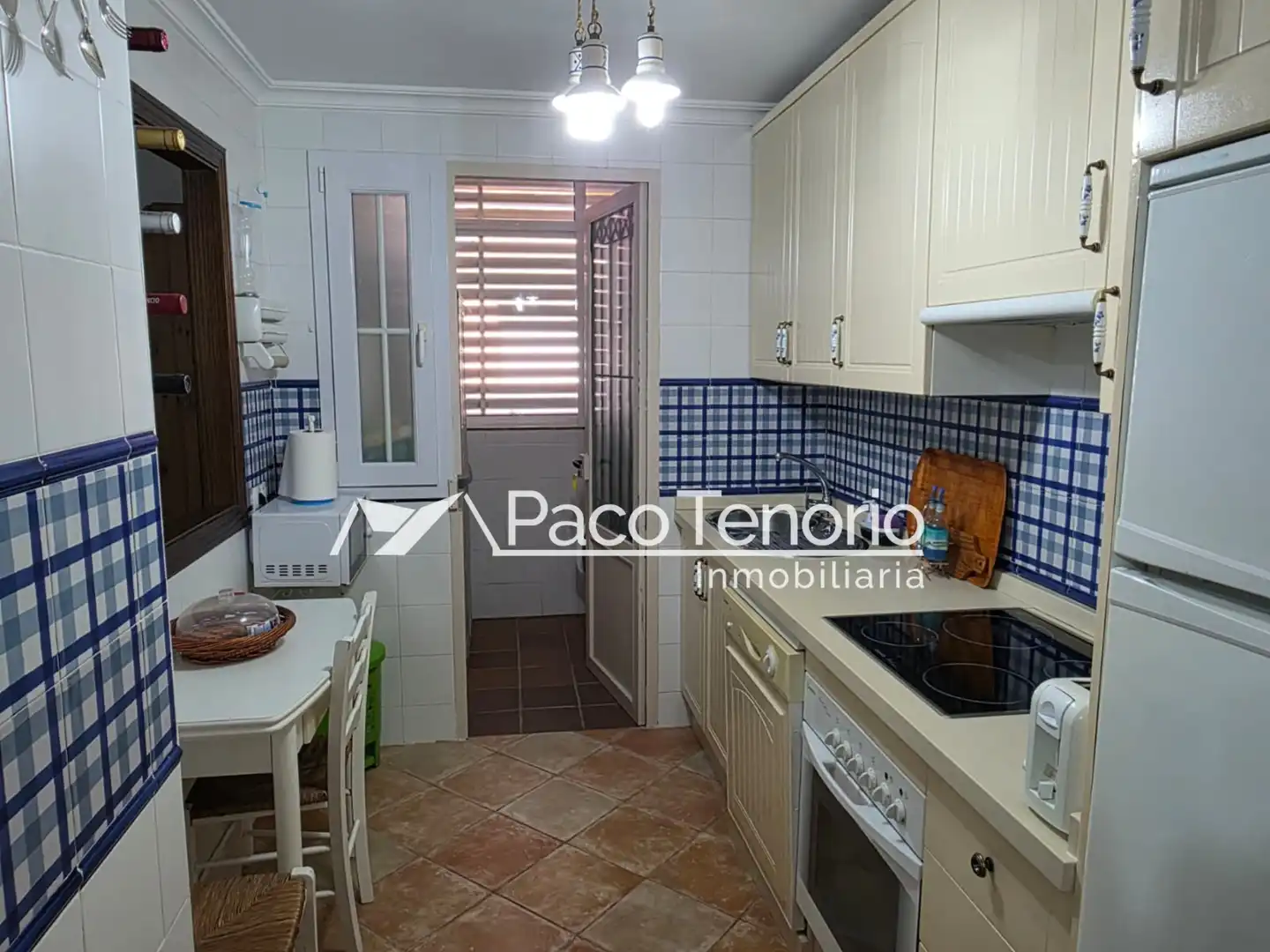 Küche von Wohnung zum Verkauf in Islantilla mit Privatgarten, Terrasse und Abstellraum