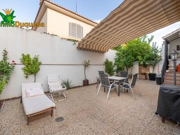 Casa aparellada amb balcó en venda a Villa de Otura