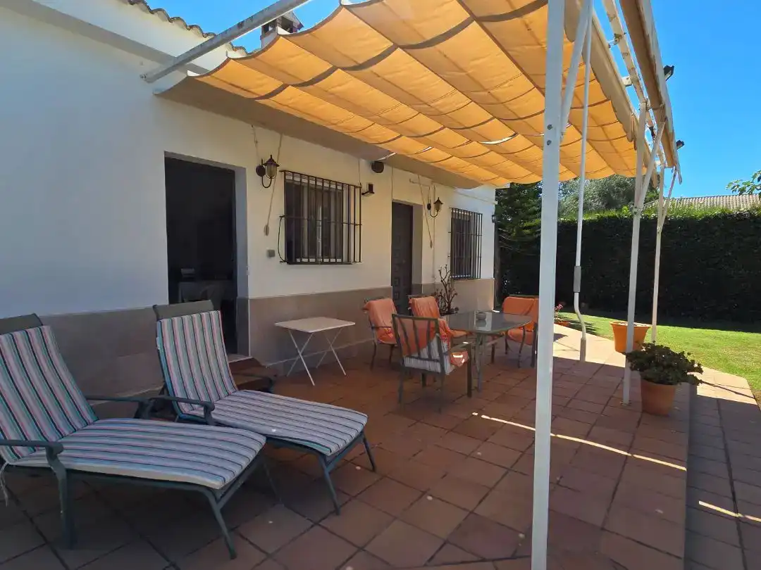Terrassa de Casa o xalet en venda en Espartinas amb Aire condicionat i Piscina