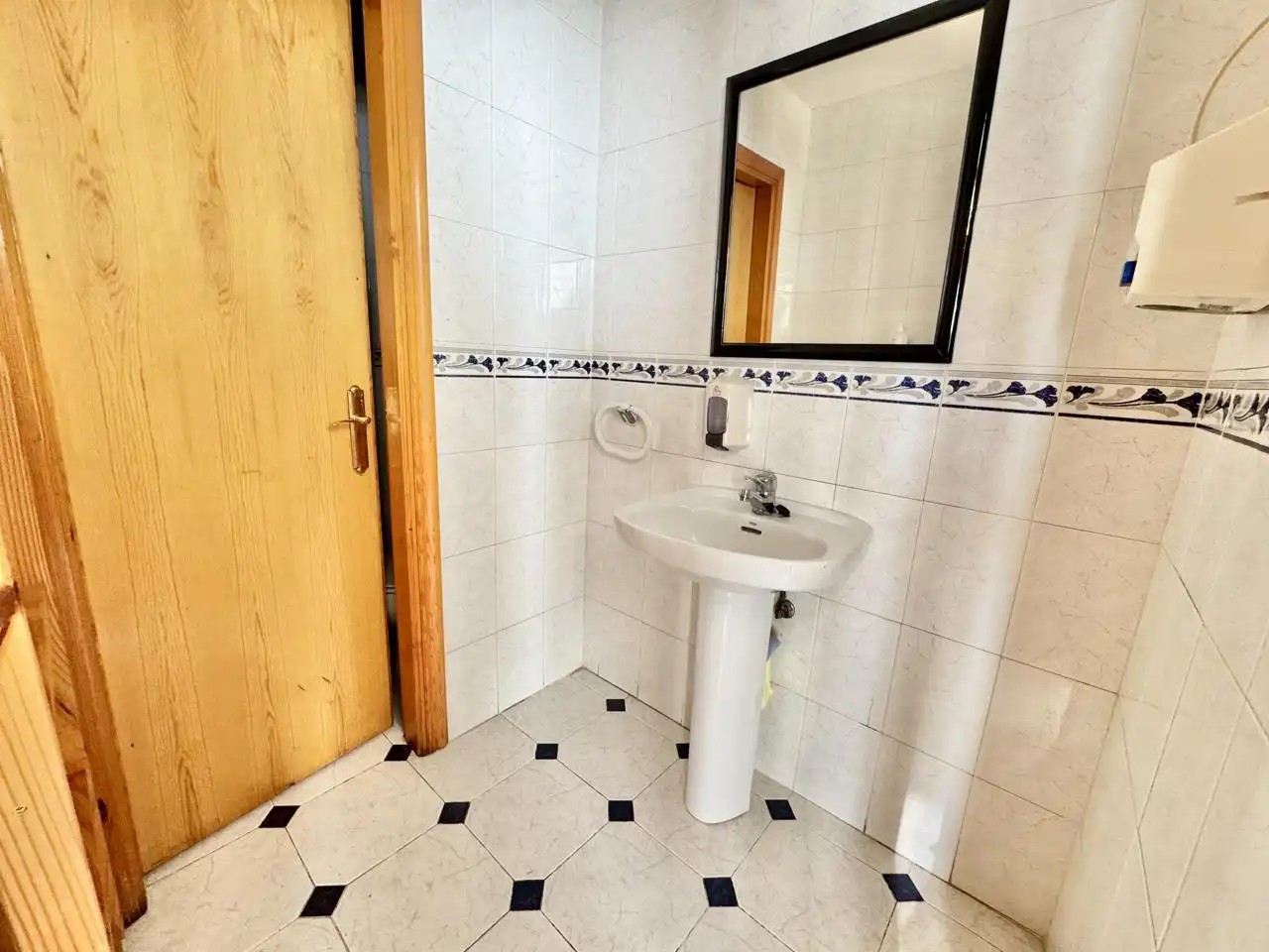 Baño de Local en venta en Maello con Aire acondicionado
