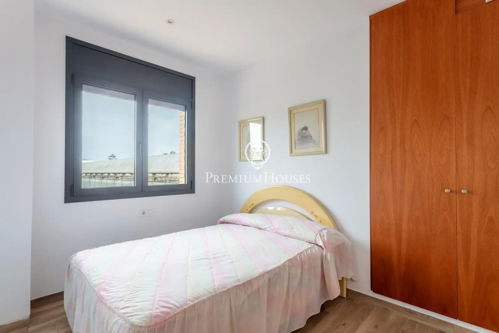 Dormitori de Casa o xalet en venda en Cabrera de Mar amb Calefacció, Jardí privat i Parquet