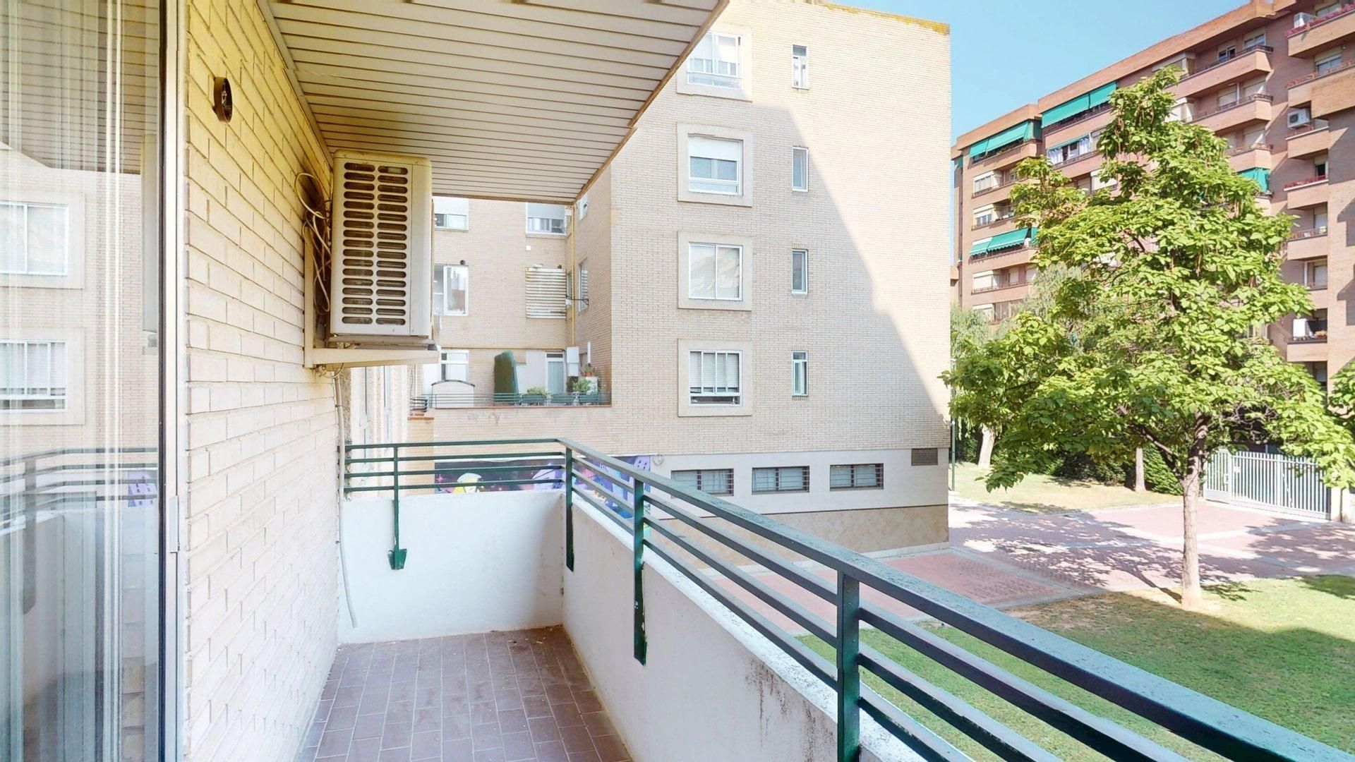 Exterior view of Flat for sale in  Zaragoza Capital  with Heating and Parquet flooring