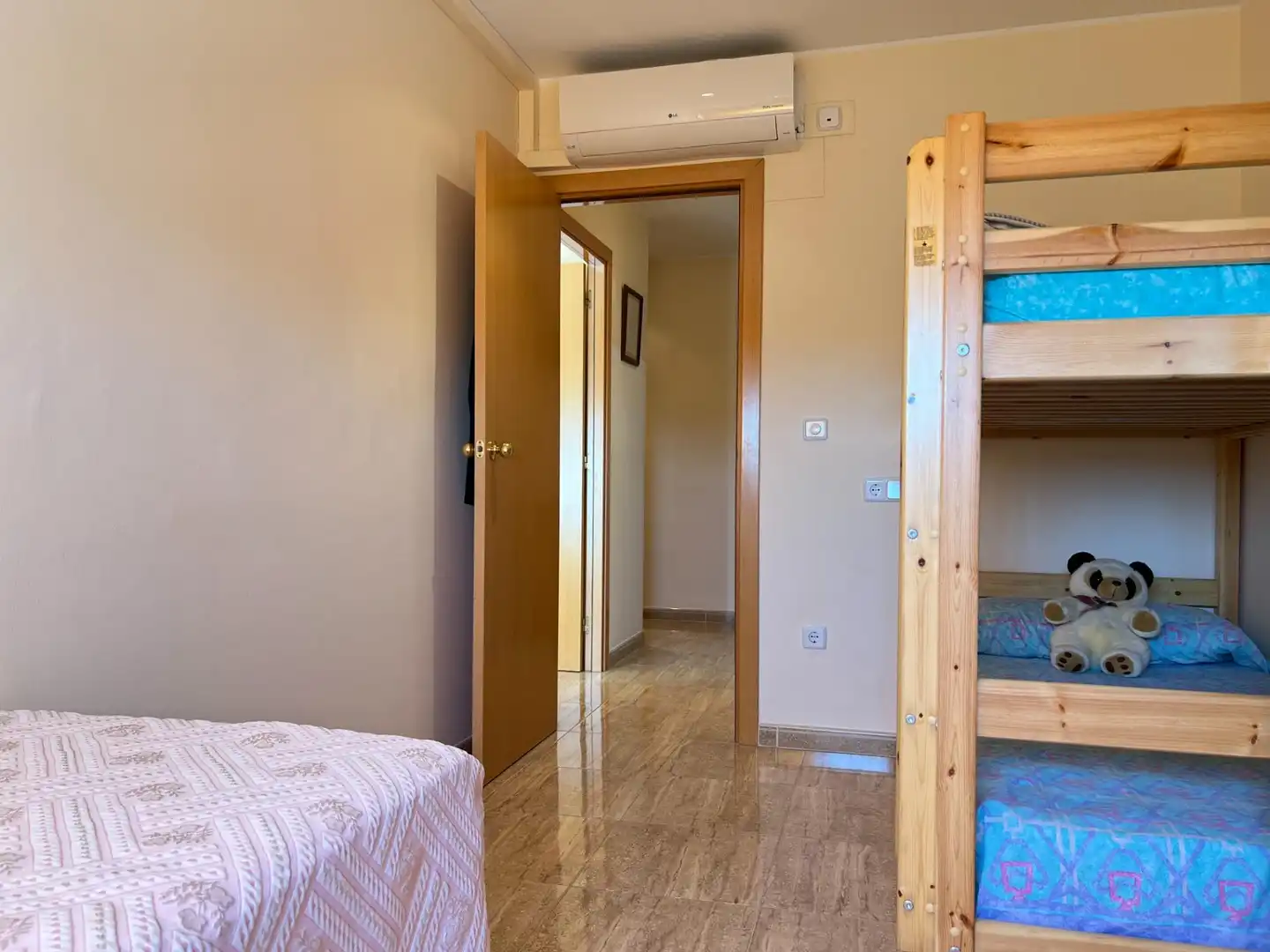 Habitación de Apartamento en venta en Sant Pere Pescador con Aire acondicionado, Calefacción y Balcón