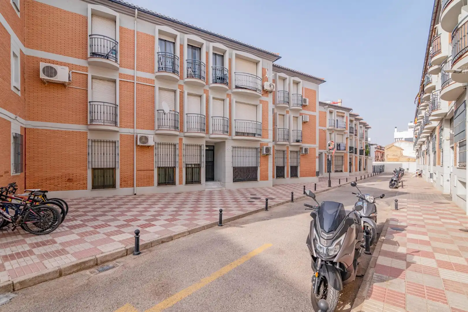 Exterior view of Flat for sale in Armilla  with Balcony