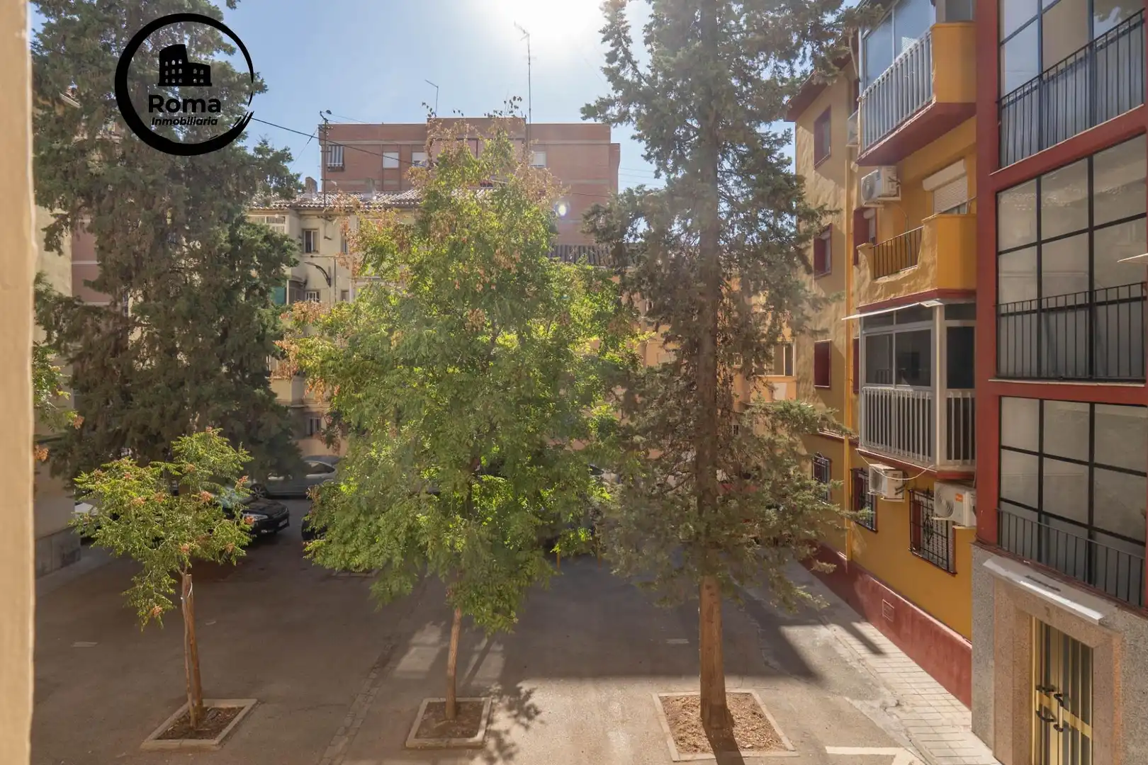 Vista exterior de Pis en venda en Granada amb Aire condicionat i Balcó