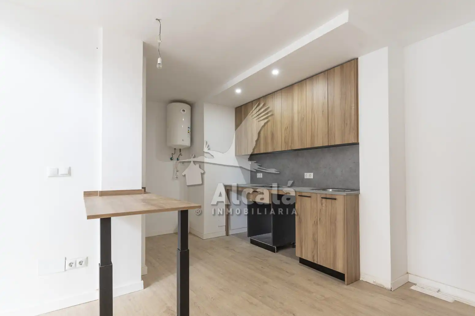 Cocina de Local en venta en Alcalá de Henares con Aire acondicionado