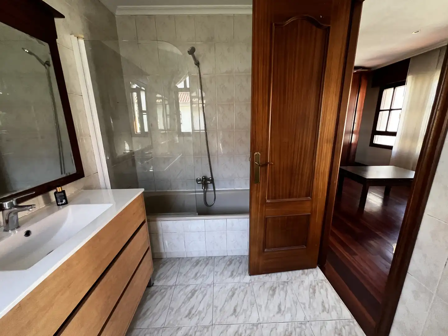 Baño de Casa adosada en venta en Polanco con Calefacción, Jardín privado y Parquet