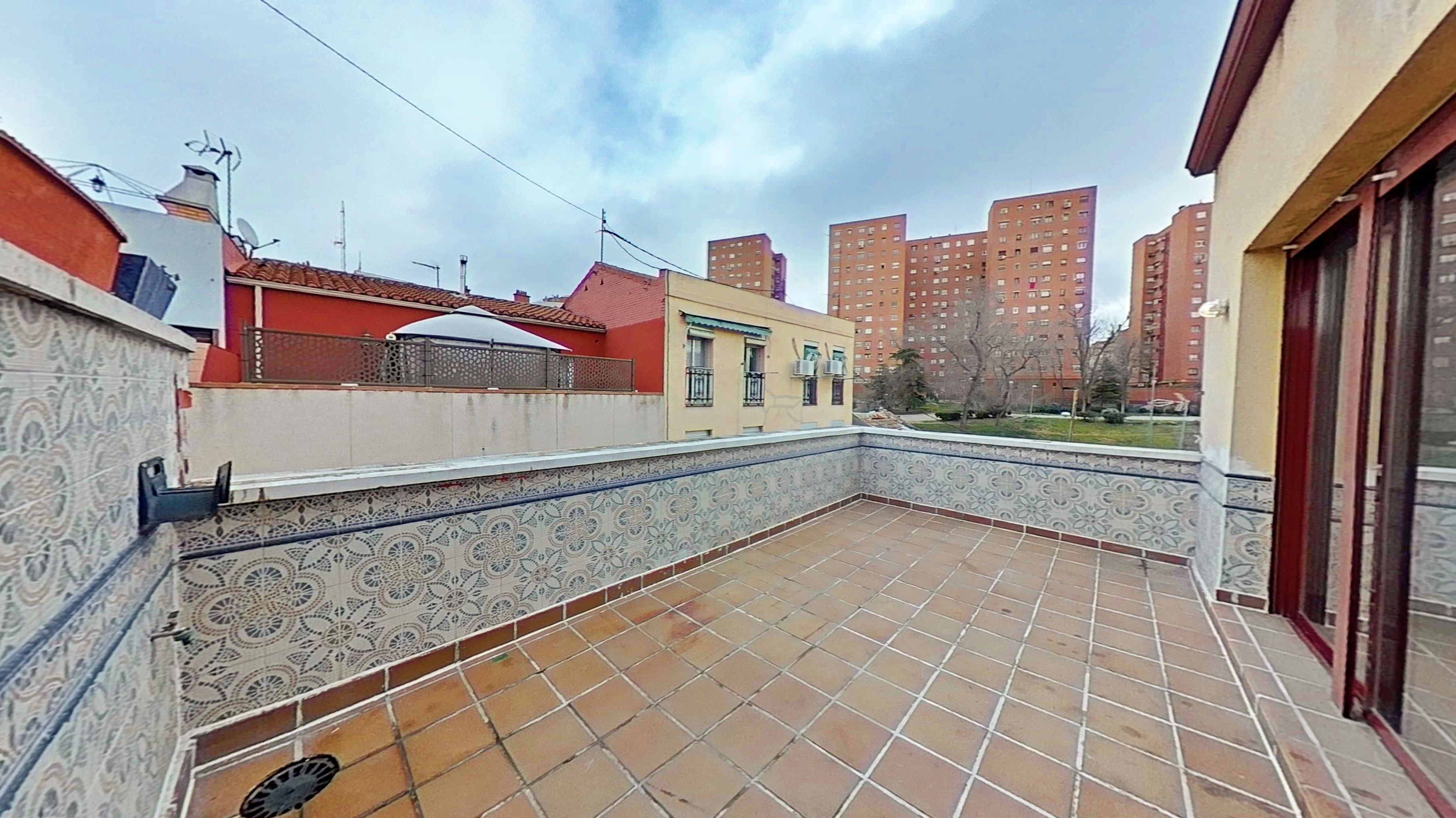 Vista exterior de Àtic en venda en  Madrid Capital amb Terrassa i Forn