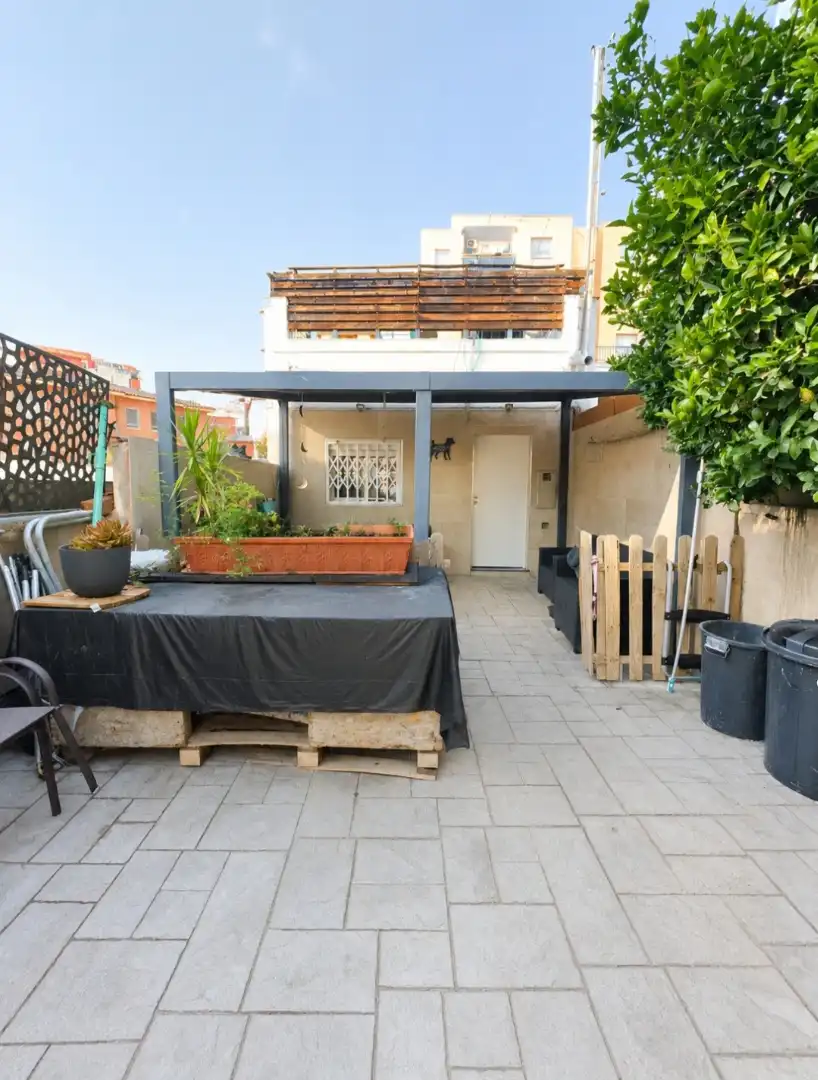 Terrassa de Casa o xalet en venda en Santa Coloma de Gramenet amb Aire condicionat, Calefacció i Jardí privat