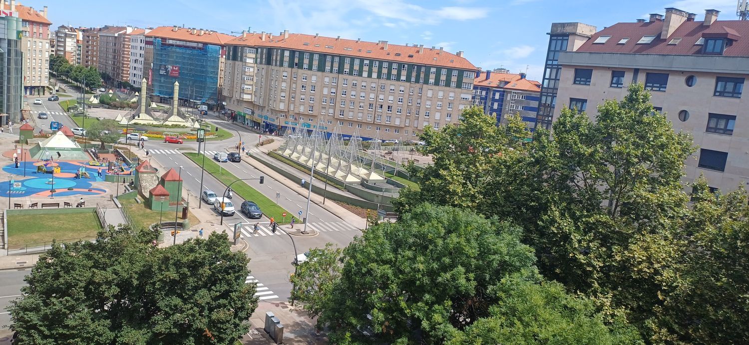 Vista exterior de Pis en venda en Gijón  amb Calefacció, Terrassa i Piscina
