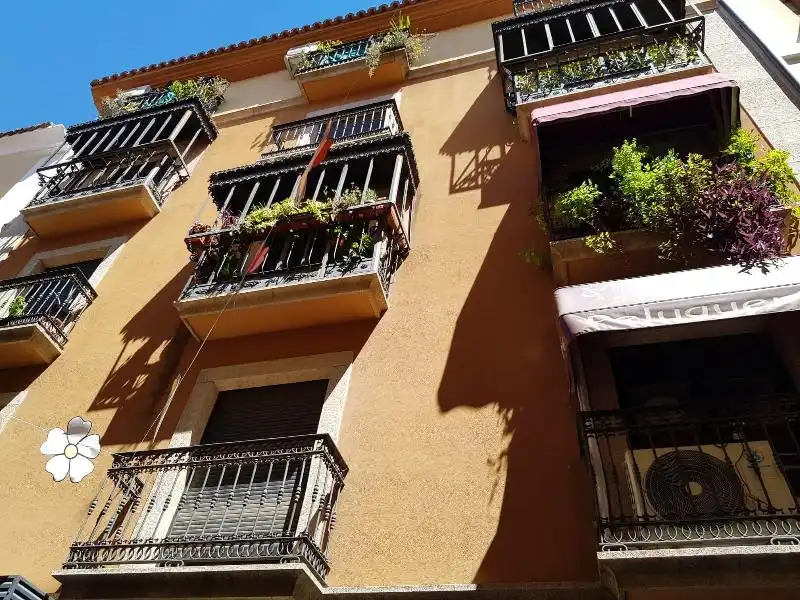 Außenansicht von Maisonette zum Verkauf in Plasencia mit Klimaanlage, Heizung und Privatgarten