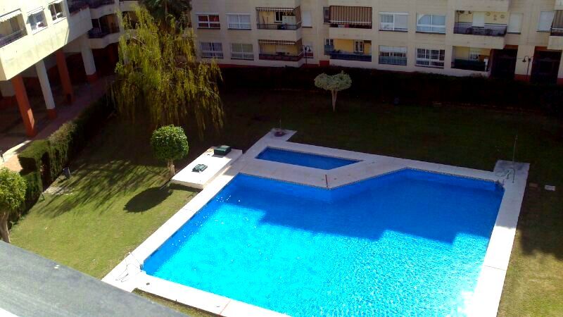 Piscina de Piso de alquiler en Málaga Capital con Jardín privado, Terraza y Piscina comunitaria