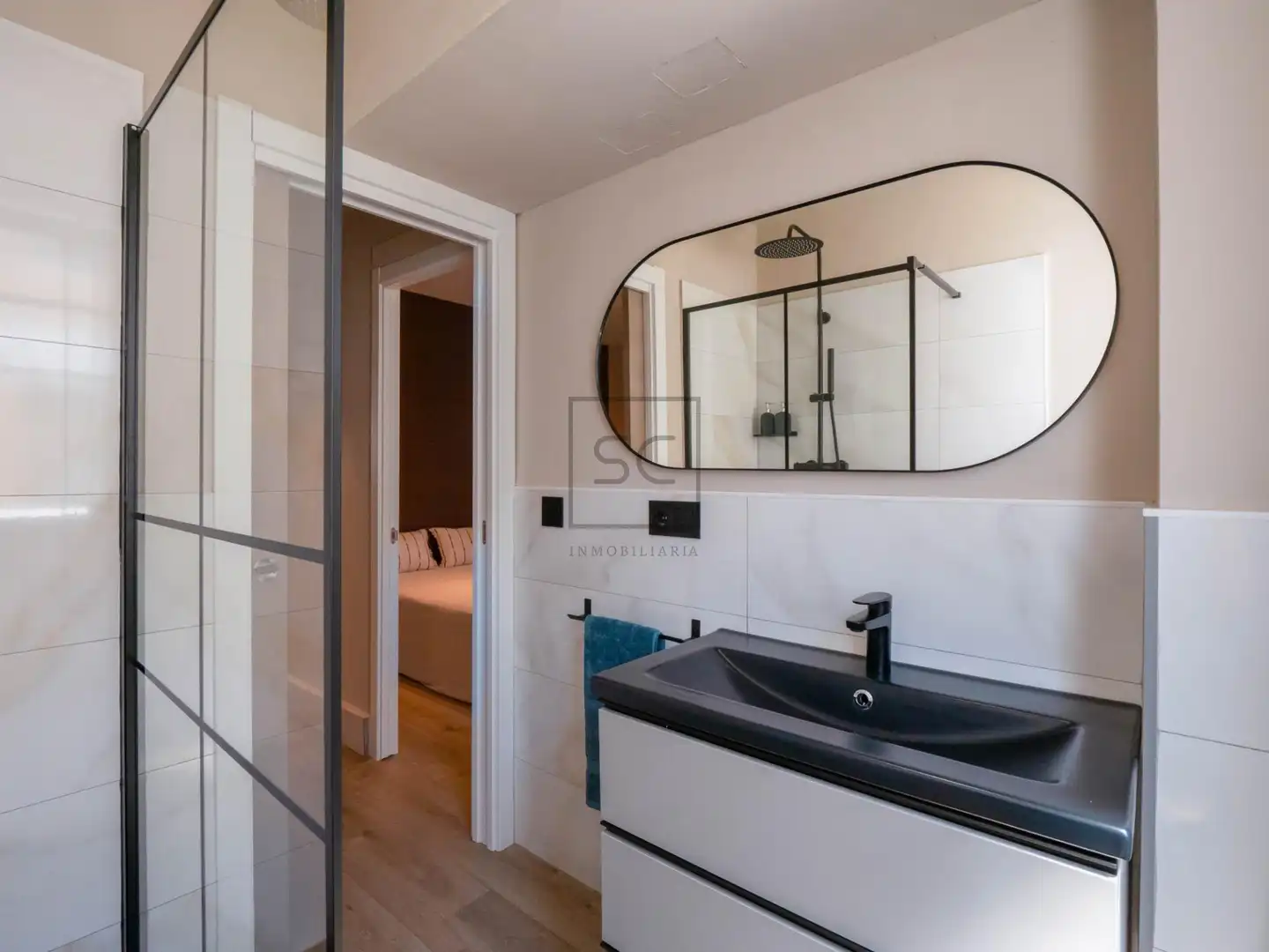 Bany de Apartament en venda en Pontedeume amb Calefacció, Parquet i Moblat