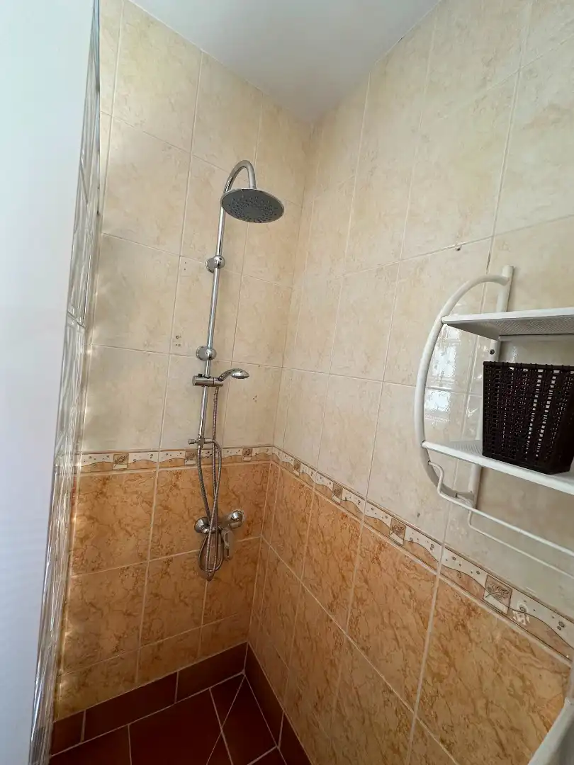 Bany de Casa adosada de lloguer en Marbella amb Aire condicionat, Terrassa i Traster