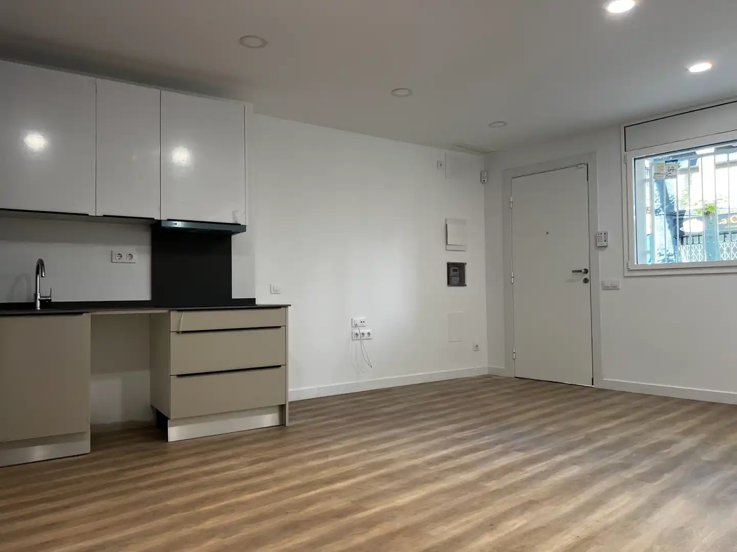Ground floor for sale in Badalona  with Parquet flooring, Oven and Alarm