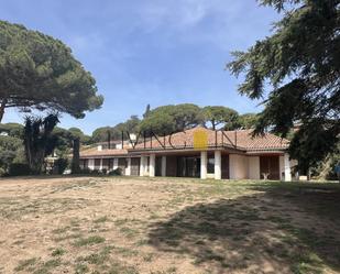 Vista exterior de Casa o xalet en venda en Sant Andreu de Llavaneres amb Terrassa i Piscina