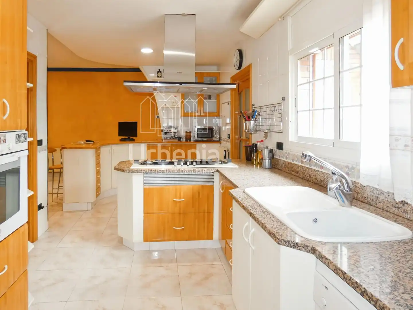 Cocina de Casa o chalet en venta en Premià de Mar con Aire acondicionado, Calefacción y Piscina